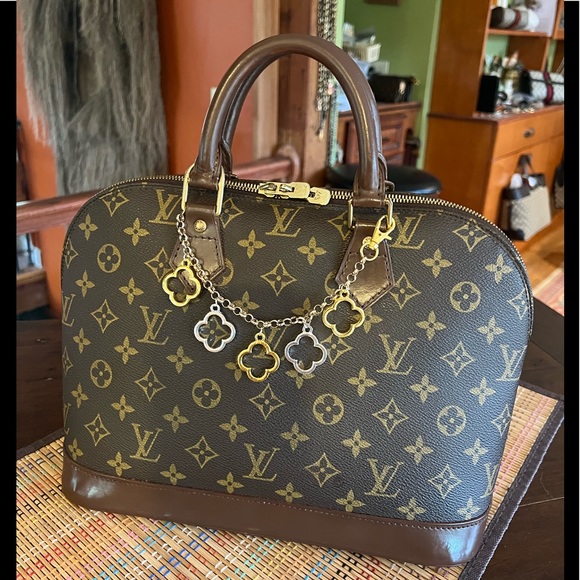 ❗️SOLD❗️🥰💙LV ALMA PM TRENDY SUPER ATTRACTIVE💙🥰 - Picture 14 of 16